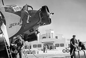 Attendant: Refueling of an Iberia aircraft in Salamanca, 1939