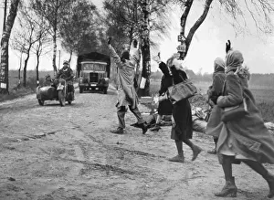 Laszlo: Refugees stop trucks, 1944/45