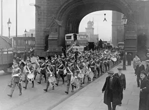 Regimental: Regimental march across Tower Bridge
