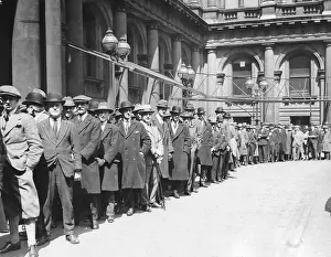 Queuing: Registration of volunteer workers in London, 1926