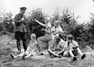 Alimentation: Third Reich - girlds at the border 1937