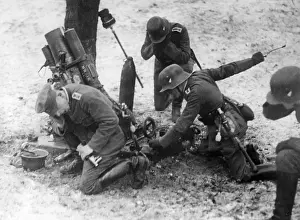 Thrower: Reichswehr soldiers at a mine thrower during an exercise