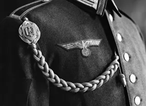Weave: Reintroduction of the decoration for weapons proficiency