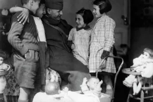 Homecoming: Released French prisoner of war, 1941