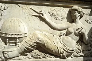 Globular: Relief depicting Geometry. Gdansk