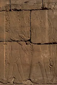 Mithological: Relief depicting a pharaoh to the god Amun. New kingdom. Cha