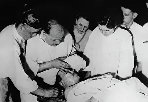 Dillinger: Removing the death mask of John Dillinger's face