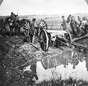 Removing: Removing a field gun, Western Front, WW1