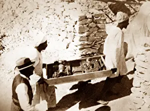 Tutankhamun: Removing items from the tomb of Tutankhamun in