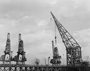 Corys: Removing Old Boom Crane from Cory's Wharf, Bexley
