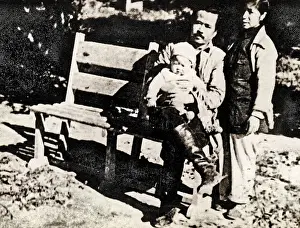 Bishi: Ren Bishi, Chen Congying, and Their Son