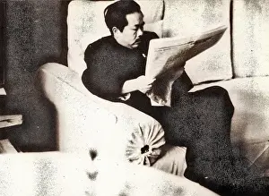 Bishi: Ren Bishi Reading a Soviet Newspaper