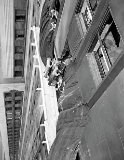 78th: Repairs underway on the Empire State Building ?