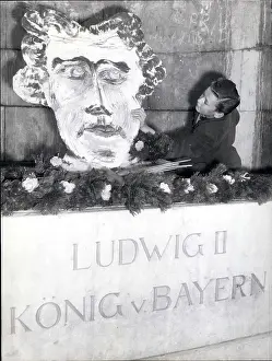 Hundredweight: Replacement head of King Ludwig II of Bavaria