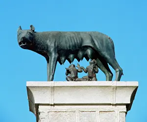 Remus: Replica of Capitoline wolf and infants Romulus and Remus. Me