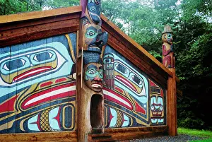 Chieftains: Replica of a Traditional Chieftain's Clan House