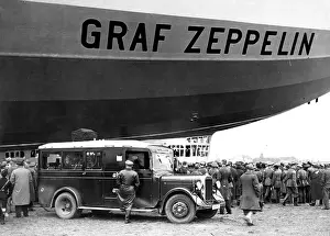 Staaken: Reporter car in front of the Graf Zeppelin