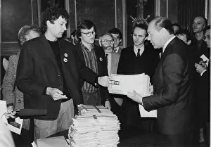 Symbolically: Representative of Konrad Lorenz referendum hand