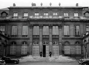 Laurencie: Representative office of the Vichy regime in Paris, 1940