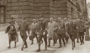 Kroll Opera: Representatives of the NSDAP on their way to a Reichstag