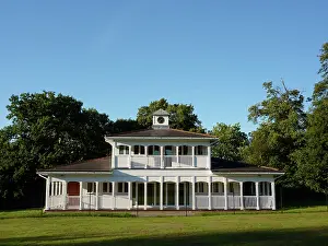 X000d: Repton Park, The Pavilion, Clarence Gate, Woodford Green