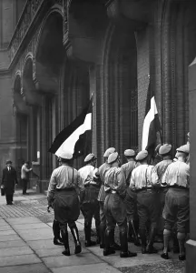 Takeover: Republic opponents with black-white-red flags at the Berlin