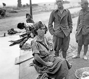 Trough: Republican female fighter during the Battle