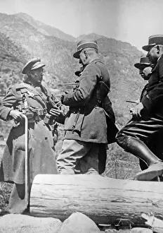 Gendarme: Republican officer is received by gendarmes on the frontier