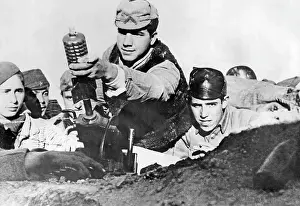 Loads: Republican soldiers on the Madrid front, 1937