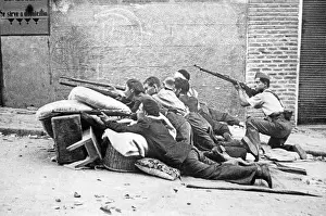 Besiege: Republican soldiers during the siege of the