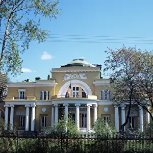 Pakhomova: Residence of U.S. Ambassador in Spasopeskovsky lane, 1988