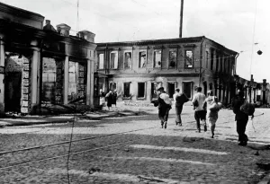 Swamps: Residents return to the destroyed Vitebsk, 1941