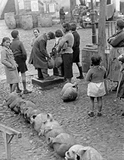 Fill: Residents of Toledo at a well, 1937