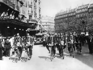 Respiratory: Respiratory protection exercise in Paris, 1939