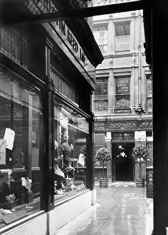 Cheapside: The restaurant Simpson's in London, 1930