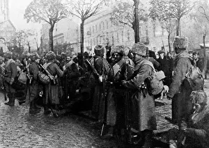 Halt: Retreating Russian troops take a break, 1915