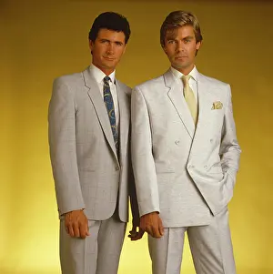 Sk-images: Retro male duo in gray suits