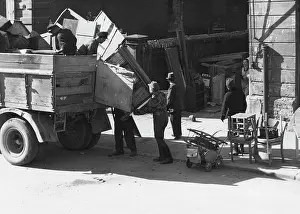 Belongings: Return of evacuated Munich citizens to Munich, 1945
