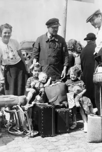 Baggage: Return of French refugees, 1940