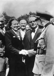 Immediately: Return of French refugees, 1940