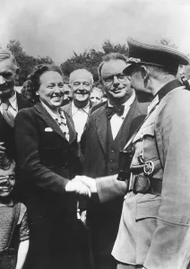 Immediately: Return of French refugees, 1940