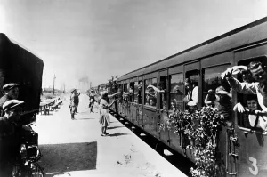 Homecomers: Return of French refugees, 1940