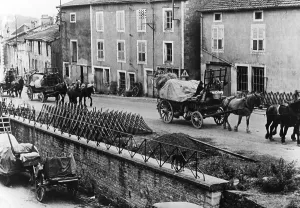 Homecoming: Return of French refugees, 1940