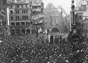 Standards: Return of the Marian Column to Marienplatz, 1945