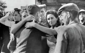 Succeeded: Return of prisoners of war in Dieppe, 1942