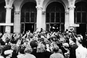 Grapevine: Return of prisoners of war at Gare de l'Est, 1941