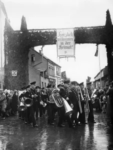 Lorraine: Returnee in Saarbrucken, 1940