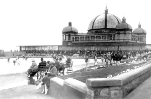C1940: Rhyl, the Children's Paddling Pool c1940