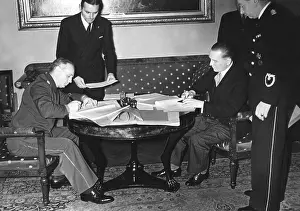 Treaties: Ribbentrop and Urbsys at the signing of the German-Lithu