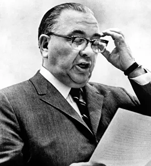 Daley: Richard J. Daley defends controversial order ?